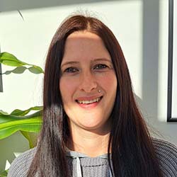 pmooe_Portrait_redbox_Anika-Tagini_2