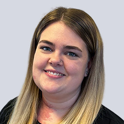 pmooe_Portrait_bluebox_Denise-Kriechbaumer_neu