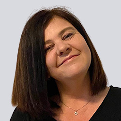 pmooe_Portrait_redbox_Karin-Diwold_neu