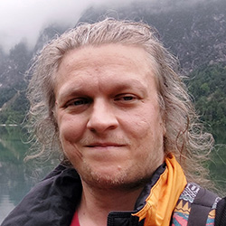 pmooe_Portrait_greenbox_DanielHartl