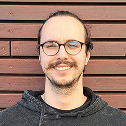 pmooe_Portrait_redbox_Mateo Tokic