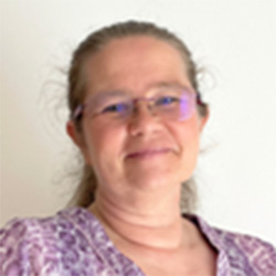 pmooe_Portrait_bluebox_Silvia-Fischer