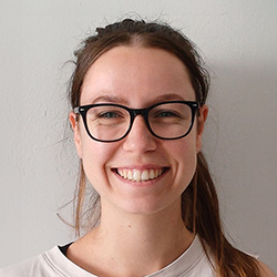 pmooe_Portrait_greenbox_Laura_Dostl