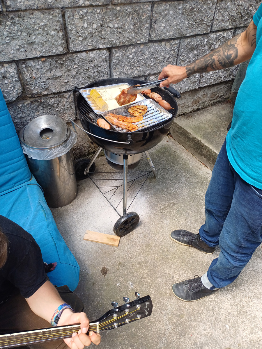 Sommerfest start.box Bild Grill und Gitarre
